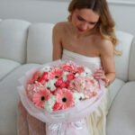 Bukiet z różowych gerber, róż, hortensji oraz chryzantem