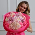 Bukiet z hortensji, goździków, chryzantem, róż oraz cymbidium