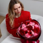 Bukiet z francuskich czerwonych róż, gerber, goździków oraz chryzantemy - obrazek 3