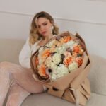 Bukiet róż francuskich, anemonów i róż piwoniowych - obrazek 3