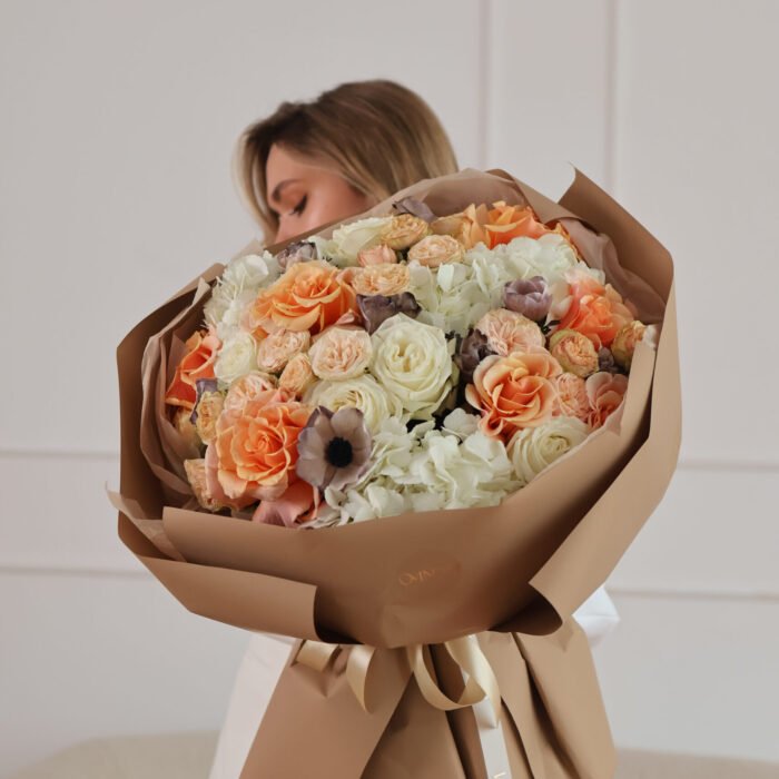 Bukiet róż francuskich, anemonów i róż piwoniowych - obrazek 2