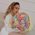 Bukiet z hortensji, róż, goździków i santini — изображение 2