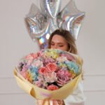 Bukiet z hortensji, róż, goździków i santini — изображение 3