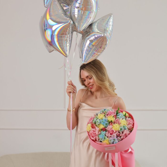 Bukiet z francuskimi różami, tulipanami, goździkami i santini — изображение 4