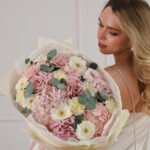 Bukiet z francuskimi różami, gerberami, goździkami i hortensjami