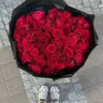 Bukiet z czerwonych róż gałązkowych Bella Love Raspberry — изображение 3