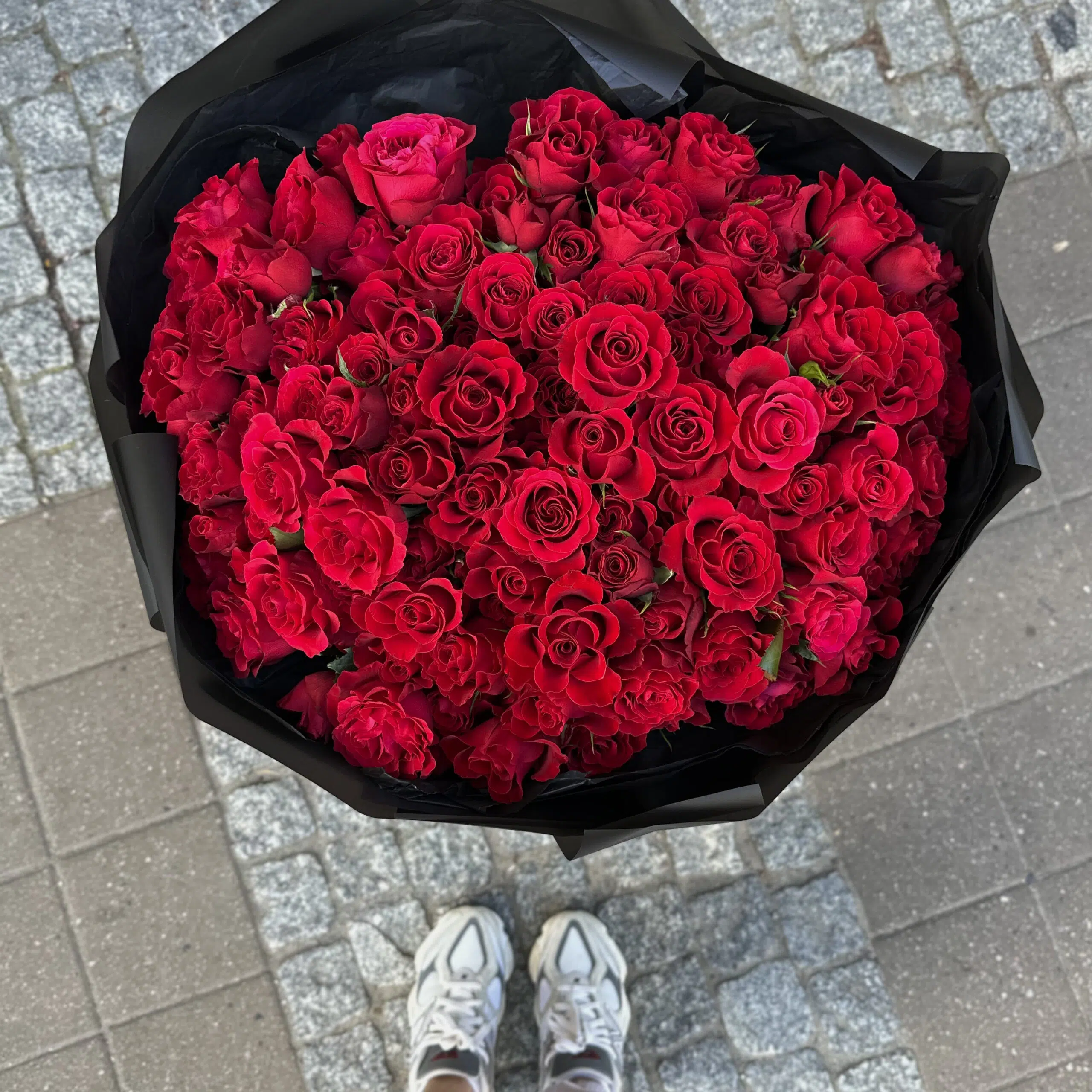 Bukiet z czerwonych  róż gałązkowych Bella Love Raspberry — изображение 3