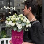 Flowerbox z eustomy i eukaliptusa